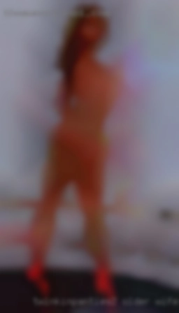 Twinkinpanties2 older wife with swingers at beach